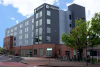 La Quinta Inn & Suites by Wyndham Chattanooga Downtown/South