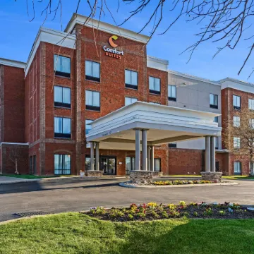 Comfort Suites Hotels near Adams Tennis Complex