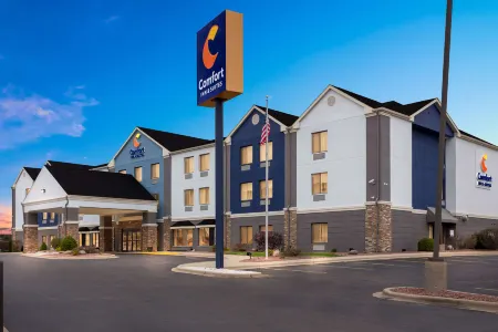 Comfort Inn & Suites Kenosha-Pleasant Prairie Отели рядом с достопримечательностью «Парк Симмонс Айленд»