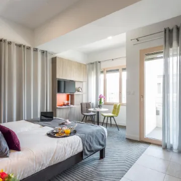 Nemea Appart Hotel So Cloud Lyon Gare Part-Dieu