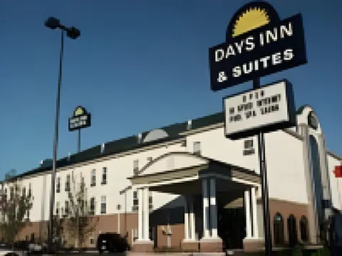 Days Inn & Suites by Wyndham Murfreesboro Hotels near Adams Tennis Complex