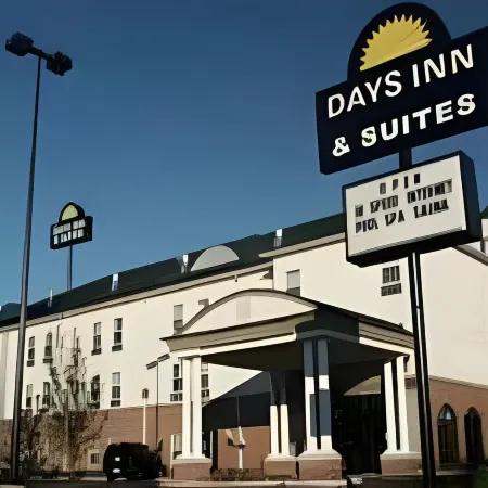 Days Inn & Suites by Wyndham Murfreesboro