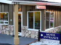 Ocean Palms Motel - parking