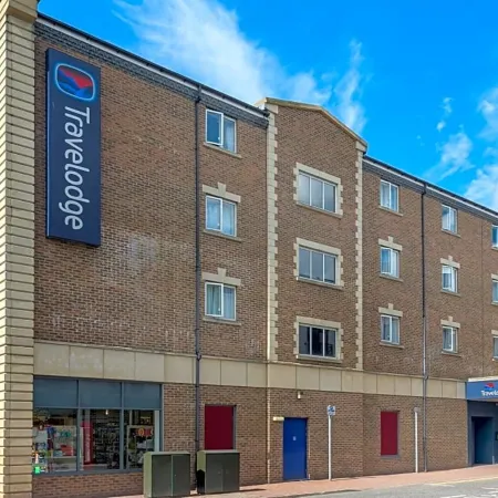 Travelodge London Kingston Upon Thames Отели рядом с достопримечательностью «Парк Уимблдон-Коммон»