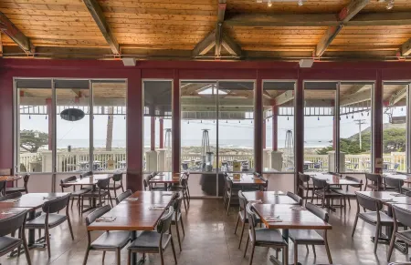 Spectacular Coastline Views and Spacious Living - Elegant Coastal Retreat