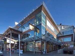 Bay View Condo by Staysouth