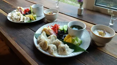 It is a Farmhouse Inn Located in a Satoyama Surrou Hotel di Hiranai