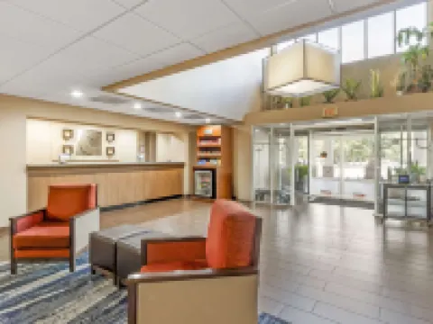 คอมฟอร์ต อินน์ ซัมเมอร์วิลล์ - ชาร์ลสตัน โรงแรมในซัมเมอร์วิลล์