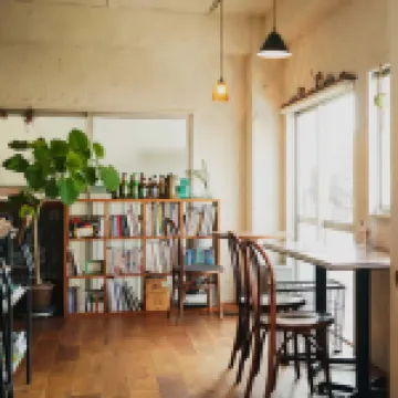 Route - Cafe and Petit Hostel