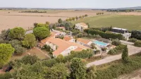Logis Hotel des Granges โรงแรมในอาร์ล