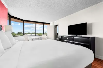 Magnolia Bluffs Casino Hotel, BW Premier Collection Hotel dekat Stratton Chapel Gallery