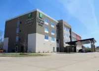 Holiday Inn Express & Suites Warrensburg North فنادق في وارنسبورغ