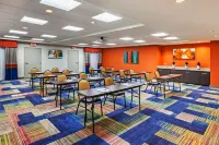 Holiday Inn Express & Suites Houston East Hôtels à : Jacinto City