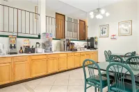 Super 8 by Wyndham Eureka/Six Flags Nearby - 2-Star