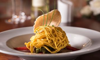 The Cedars Hotel and Restaurant - Housity