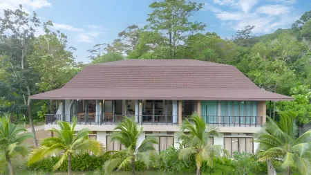 Anda Lanta Resort Отели рядом с достопримечательностью «Khlong Chak Waterfall»