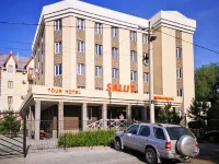 Salut Hotel โรงแรมใน