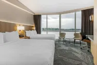 Clarion Lakeside Inn & Conference Centre