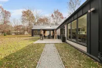 The Barn House by AvantStay Modern Outdoor Living Area Hot Tub