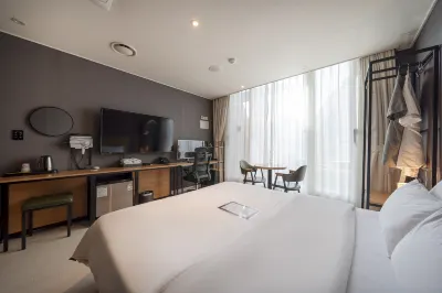 Dongtan First Hotel Отели в г. Хвасон