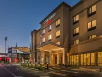 كورتيارد رينو داونتاون/ريفرفرونت Hotels near ستاد ماكاي