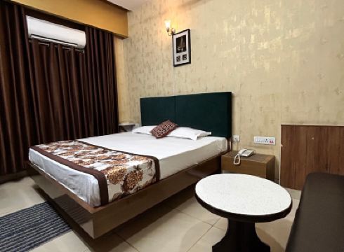 Center Point Hotel and Restaurant