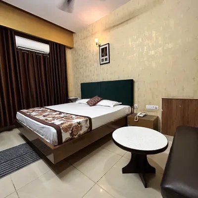 Center Point Hotel and Restaurant Hotels near Army Cantt Park