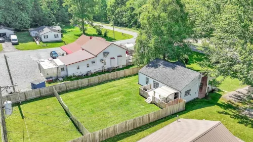 Cozy cottage on Creeper Trail -Fenced in backyard for dogs. Near Restaurants