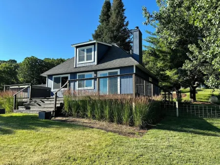 Hillview Haven - Hot Tub - Mountain Views -Golf - Kid Friendly