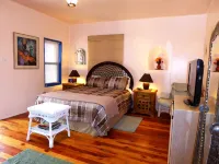Historic Downtown Adobe Apartment near everything you want - Condos