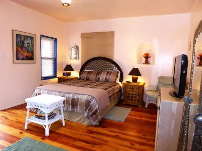 Historic Downtown Adobe Apartment near everything you want