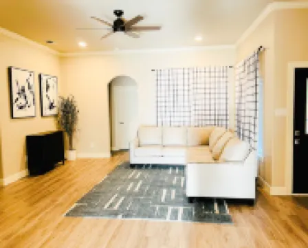 4 beds/ 3 bedrooms/ Family & Pet Friendly