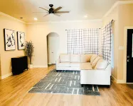 4 beds/ 3 bedrooms/ Family & Pet Friendly