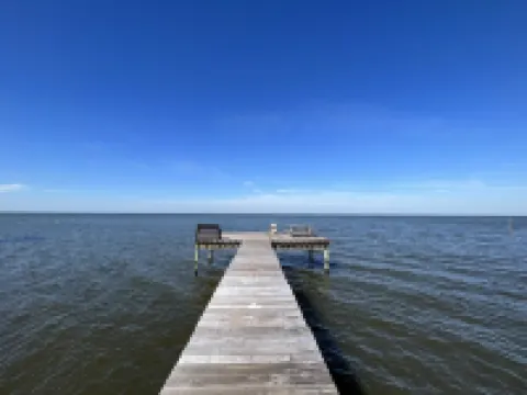 Bayfront Vacation! Enjoy amazing sunsets, wildlife viewing, and fishing.