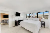 Overlooking The Marina and Ocean Includes Use of Golf Cart Pet-Friendly