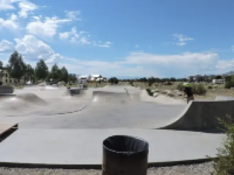 2 bm newly reno condo w/AMAZING Mt. view & 2 blks fr main st /Arkansas River