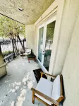 Located in the heart of Houston! Easy access to freeways, sports arenas, & more!