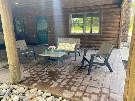 Alpine Lodge-Rome Away From Home- 5 minutes to Sand Valley