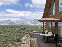 River Frontage! Beautiful log home sitting on Yellowstone River with 360  views!