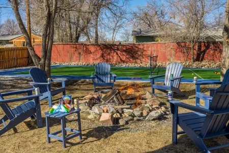 Full Size Pickleball Court - Hot Tub - Amazing Kitchen - By Lake - Book Now! Отели рядом с достопримечательностью «The Well House Assisted & Senior Living of Arvada»