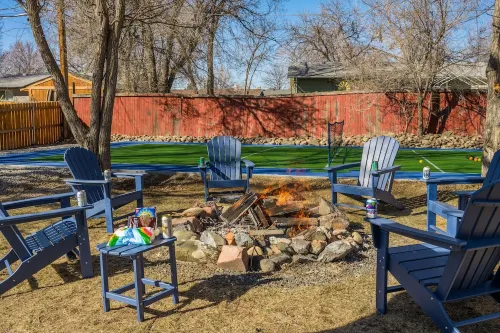 Full Size Pickleball Court - Hot Tub - Amazing Kitchen - By Lake - Book Now! Hotels in Arvada