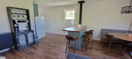 A peaceful mountain retreat with rustic charm 1/2 mile from ski and bike resort