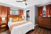 Relaxing Oasis - Walk to Lake Austin, Pet Friendly Hotels near Steiner Ranch