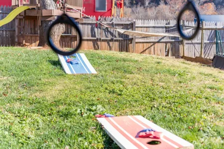 Candy Apple: Family Friendly Downtown LYH Getaway Отели рядом с достопримечательностью «Академи Сентер оф Артс»