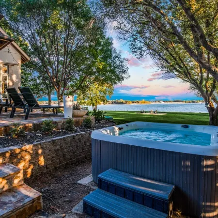 Luxury Lakefront Estate - 1.6 Acres - Sleeps 12 - Boathouse + Sunset Views