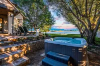 Luxury Lakefront Estate - 1.6 Acres - Sleeps 12 - Boathouse + Sunset Views