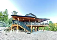 Luxury Cabin near National Parks w/ Hot Tub & Lake