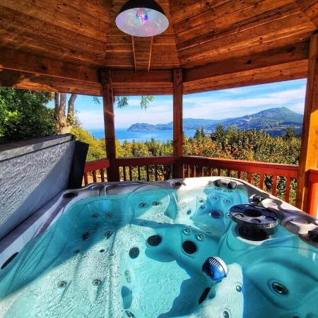 Remodeled ocean view home directly above the Sekiu marina. Relaxation, renewal.
