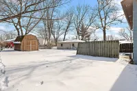 3bd/1.5bath entire home/Game room/Office/extended stays/FREE Wifi & Parking