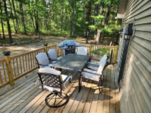 Otsego Lake Oasis! Spacious 3 bd + loft. Sleeps 12. Separate Private Lake Access